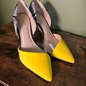 Lightly used mix no 6 snakeskin/yellow heels